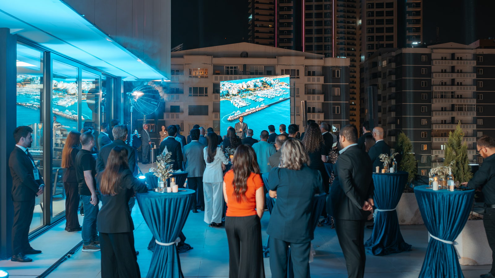 Golden Night: Erbil’s property offices, three and four deep around the tables